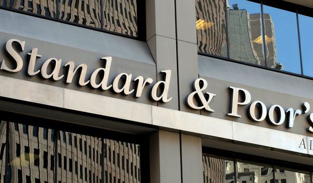 S&P, Türkiye'nin kredi notunu yükseltti